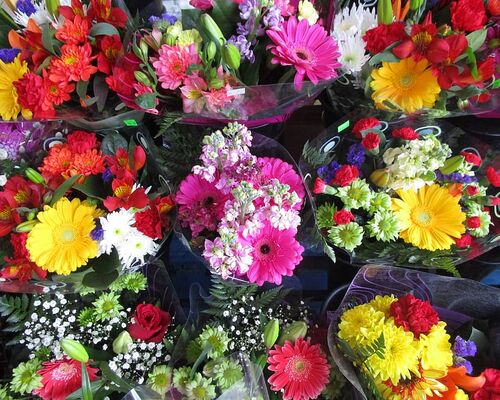 flowers-bouquet-florist-gerbera