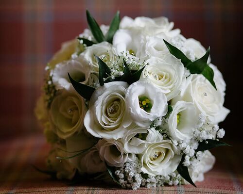 white-flowers-florist-flowers-wedding-photography