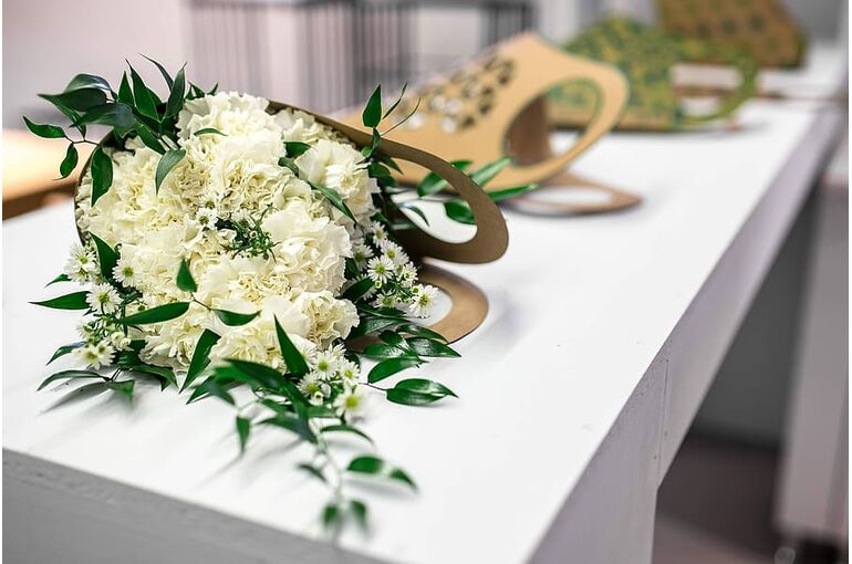 flowers-flora-white-table