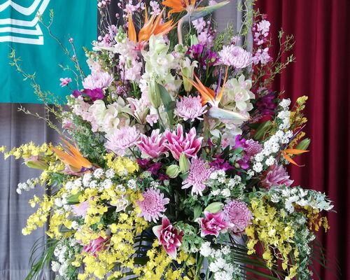 卒業式の演台の花