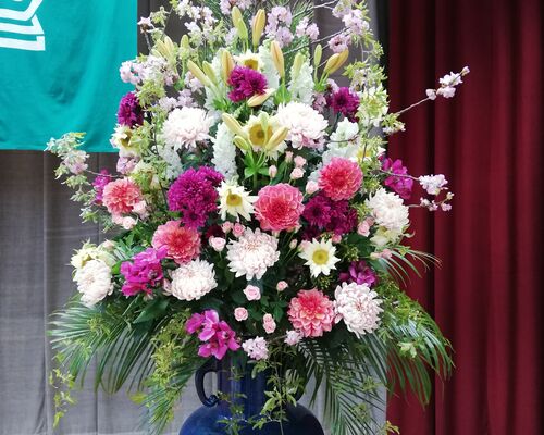 入学式の演台の花