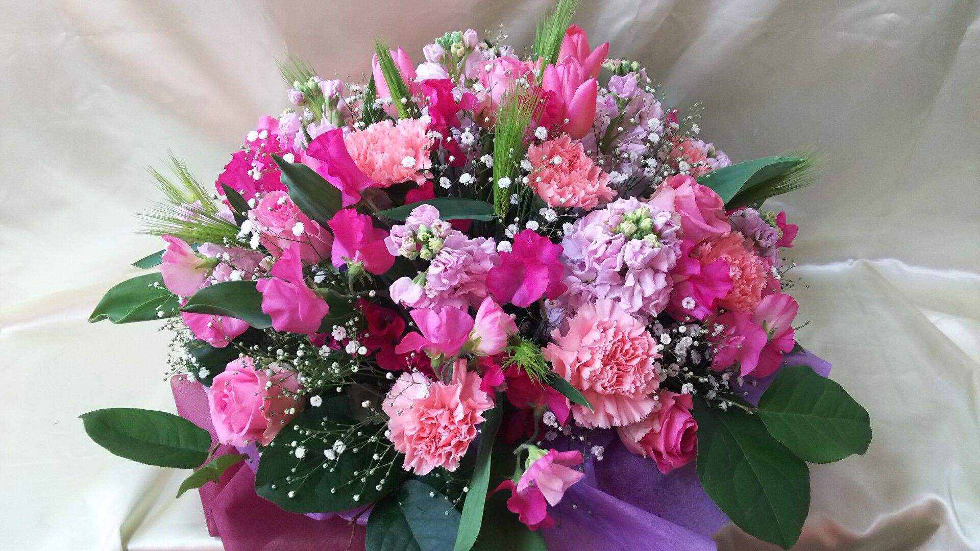 豪華なお祝フラワーアレンジメント