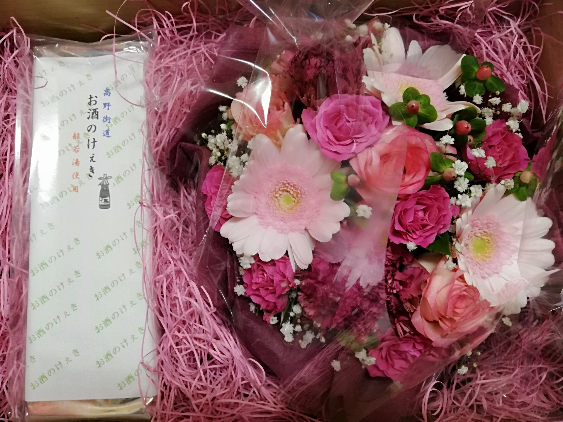 生花アレンジメントとお菓子のセット